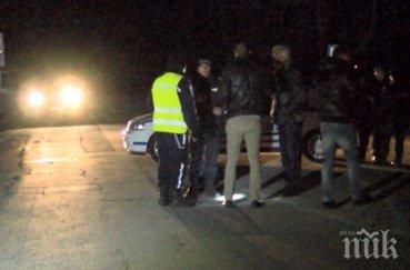 сапьори претърсват бомби извън взривения склад иганово