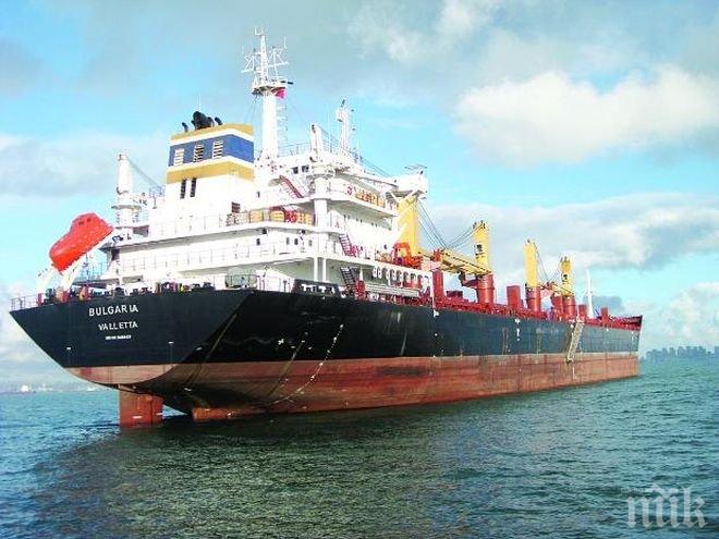 На кораб във Варненското езеро 14 моряци гладуват