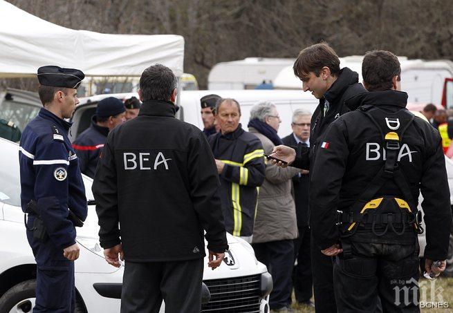 Вторият пилот задействал снижаването на разбилия се самолет 