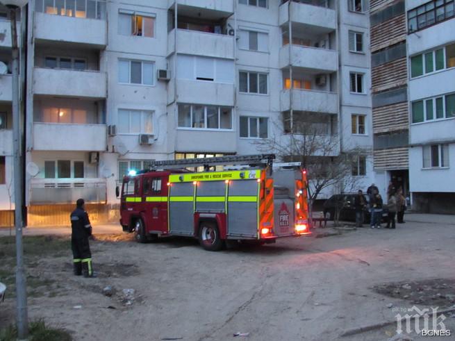 Пожар евакуира цял вход в русенски квартал
