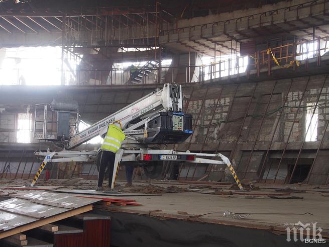 Спортната гимнастика и акробатиката се надяват зала Конгресна да е готова за Световната купа