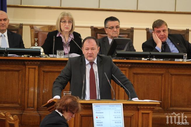 Миков: Правителството застава на пътя на големите пари
