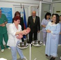 Приемни родители отказват бебета, искат големи деца