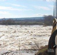 Нивото на реките в България застрашително расте