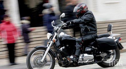 мощни звуци мотори даден стартът мото сезона