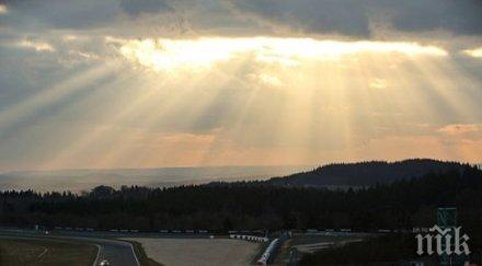 трагедия състезател излетя пистата уби зрител трибуните видео