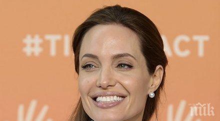 обявиха анджелина джоли женска икона