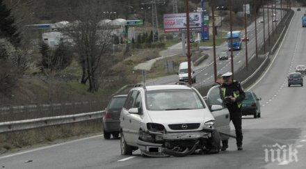 опел разби мантинелата благоевград