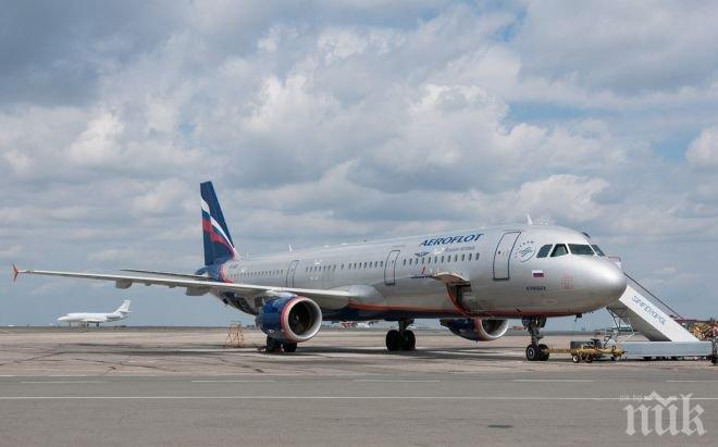 Руски самолети закачиха крилете си на летището в Москва! Единият бил с пътници на борда