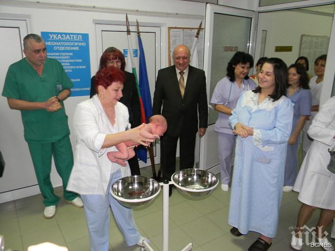 Приемни родители отказват бебета, искат големи деца