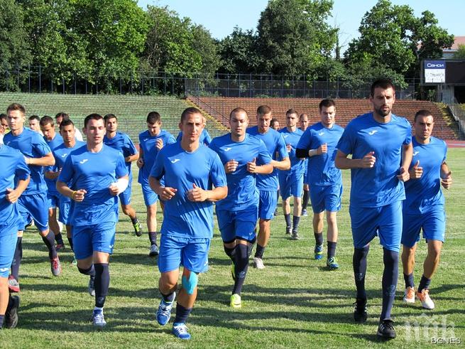 Дунав недостижим с 13 точки преднина на върха в Североизточната В група