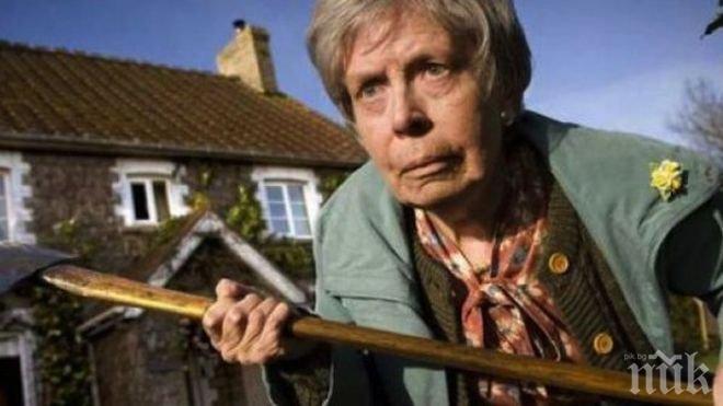 Наглост! Баба наби и ограби съгражданка посред бял ден