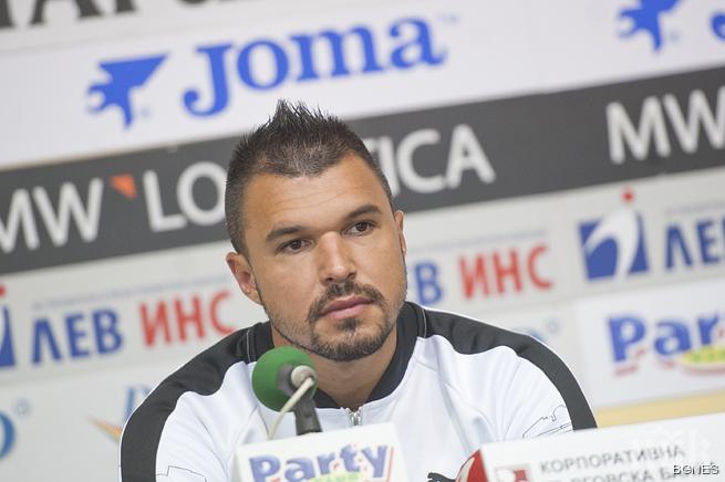 Божинов зове за уважение: Прекалявате с глупостите, журналисти!