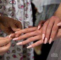 Класиката измества неоновото при лаковете за нокти 
