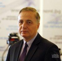 Охраната на Сметната палата не допусна в сградата отстранения и после възстановен председател Цветан Цветков