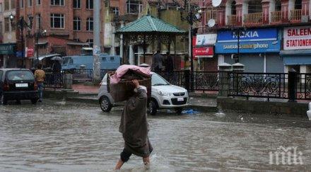 загинали изчезнали наводнения индия