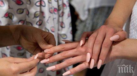 класиката измества неоновото лаковете нокти