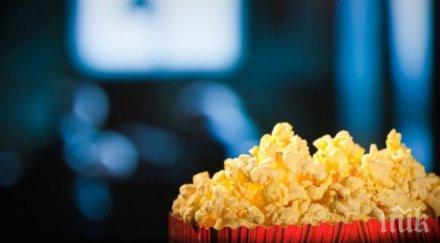 вижте момичетата обичат гледат сълзливи филми заедно