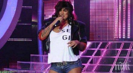 азис разби публика жури две капки вода показа дълъг крак висок ток снимки