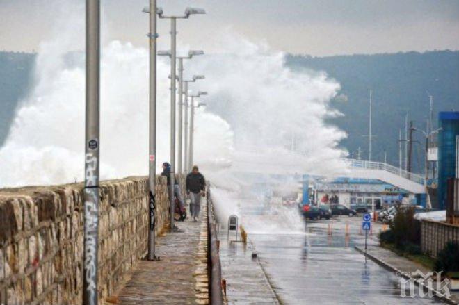 Отмениха тревогата за цунами в Тихия океан
