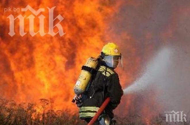 Пожар в цех за пластмасови заготовки в завод в Ловеч