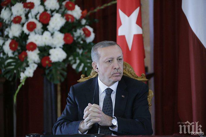 2 бивши полицаи обвинени в шпиониране на Ердоган