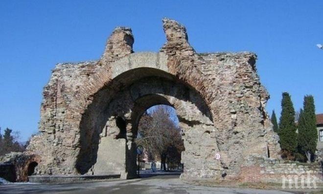 Общински съветници стопанисват незаконни постройки в Хисаря