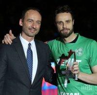 Героят от Берлин Теди Салпаров се прибра щастлив в София