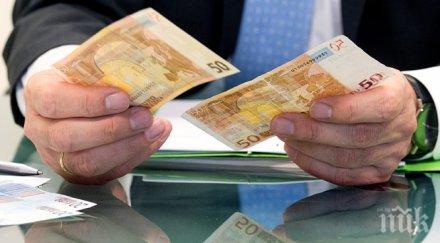 гърците изтеглили 100 млрд евро депозити началото кризата