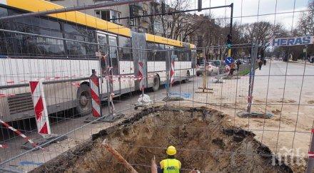 ремонти блокираха центъра варна