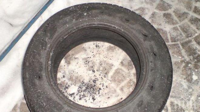 Нарязаха гумите на три коли в Стара Загора 
