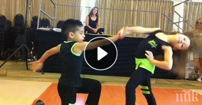 Малко момче дръпна това момиче на дансинга. Секунди след това, аз не можех да си поема дъх!