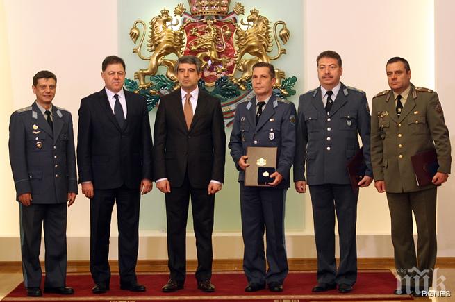 Плевнелиев: Въоръжените сили се ползват с доверието на обществото