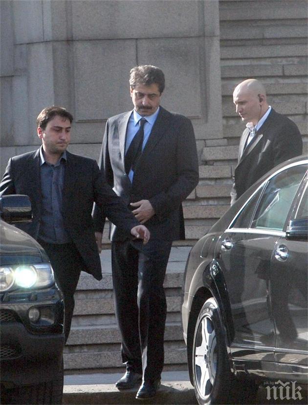 САМО В ПИК! Ето кои са охранителите, шофьорите и секретарките на Цветан Василев, набутани за управители на фирмите му - бушони!