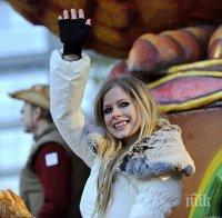 Аврил Лавин пет месеца била на легло заради Лаймска болест