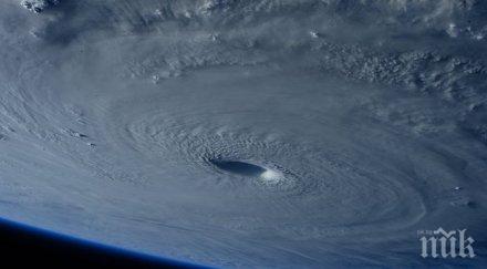 международната космическа станция прелетя супертайфуна майсак