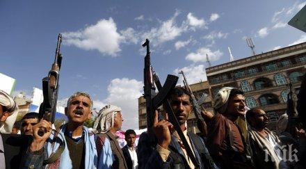 йеменските бунтовници превзеха президентския дворец аден