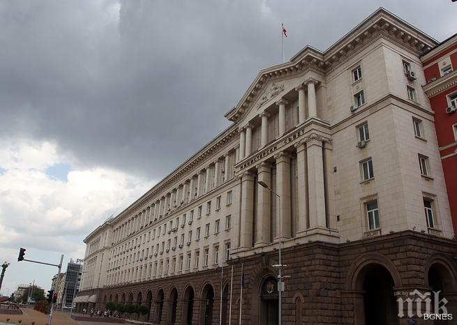 Правят банка Кадри за чиновници