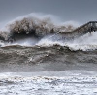 Буря! Триметрови вълни в Черно море