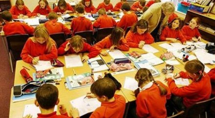 годишно британче преби бременната учителка