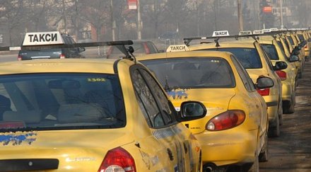 почват масови проверки автобуси таксита