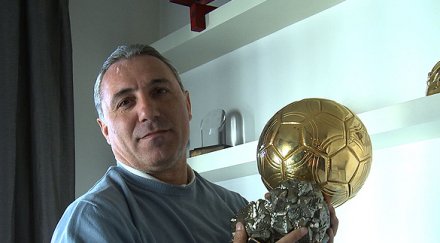 стоичков печели златната топка години