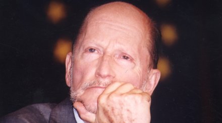 царят завръща политиката