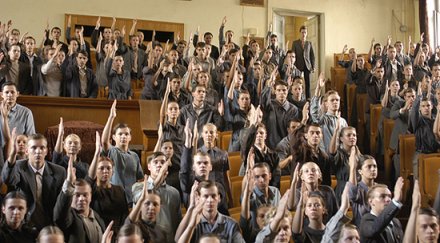 даскал връща соца кара учениците козируват тато