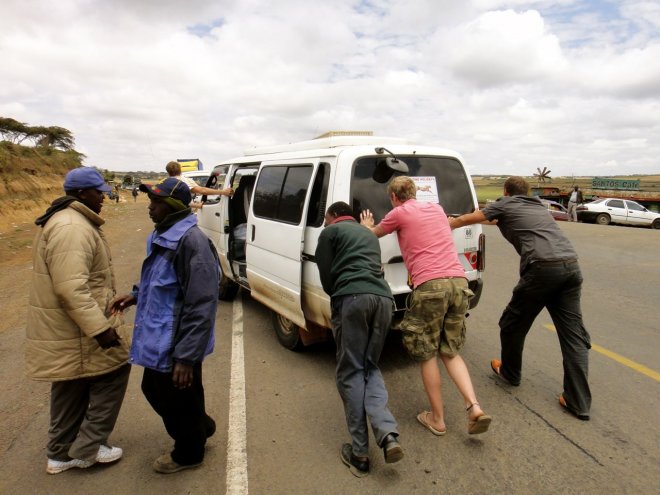 33 души загинали при автобусна катастрофа в Судан 