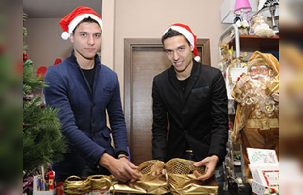 Братя Миланови от Литекс помагат на Дядо Коледа