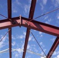 ужас метален навес падна метри майка количка