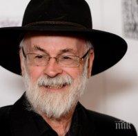 Графити в памет на Тери Пратчет се появиха в Лондон и Бристол