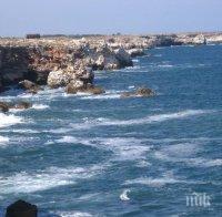 Възобновиха търсенето на изчезналите в Охотско море рибари