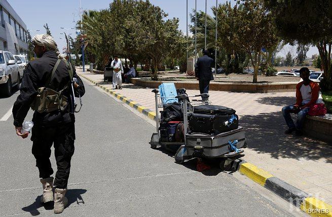 Евакуираха 300 души от Йемен